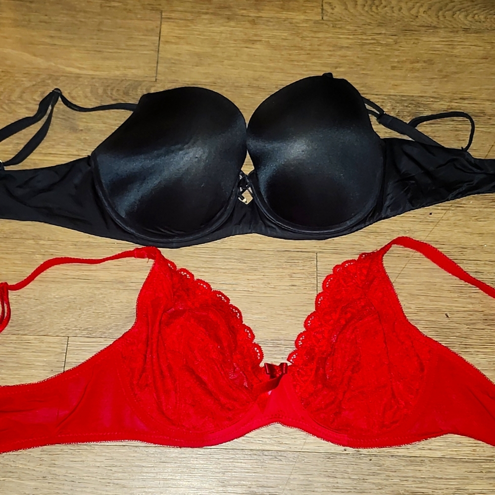 2 Bras Sz 34DD Victorias Secret & POUR MOI?